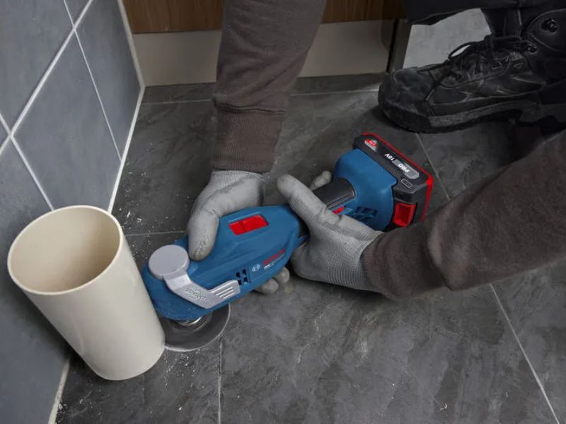 Bosch GBA 18V-20 thiết kế gọn nhẹ, dễ lắp đặt và thao tác