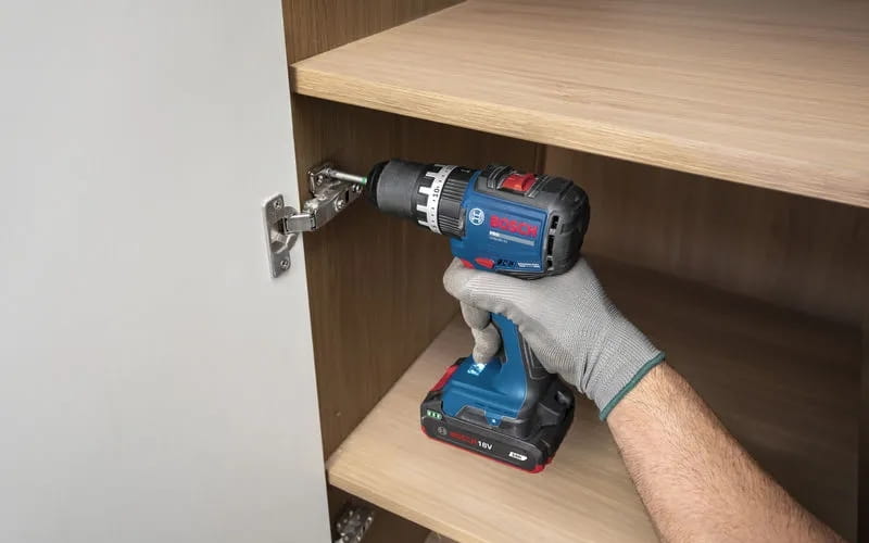 Máy khoan Bosch GSB 18V-52 gọn nhẹ, dễ dàng thao tác trong góc hẹp