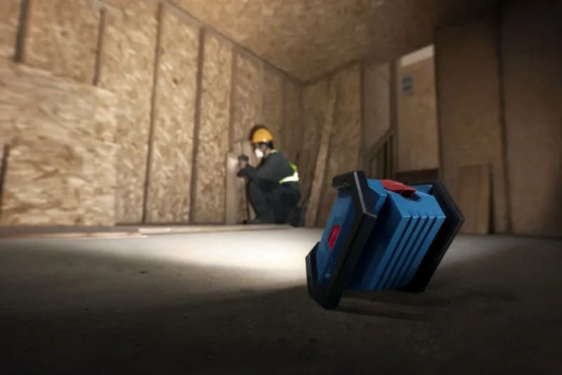 Đèn công trình Bosch 18V GLI 18V-1500 sở hữu trọng lượng 1,4 kg