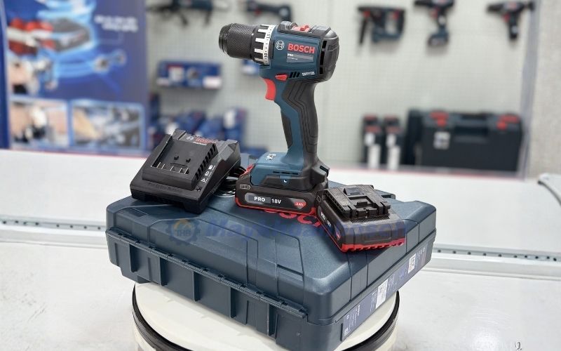 Bosch GSR 18V-52 SET được trang bị đầy đủ pin và sạc chính hãng 