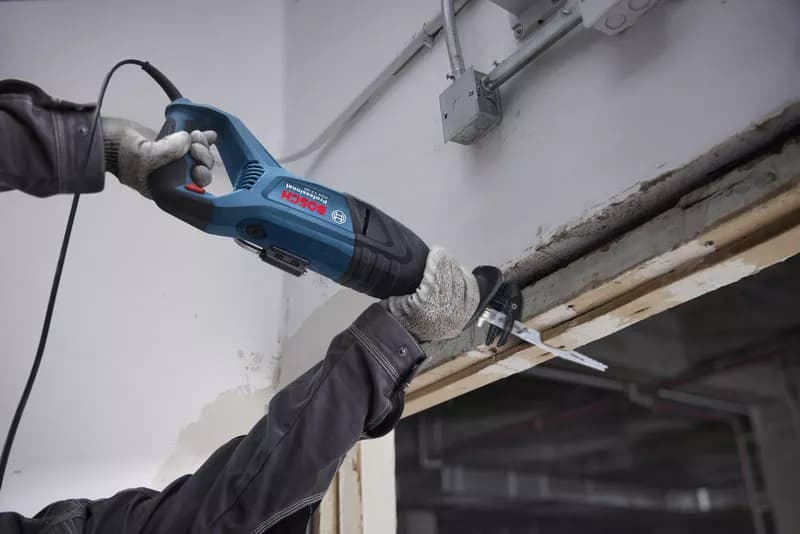 Thiết kế công thái học với vùng báng cầm kép phía trước và sau giúp kiểm soát tốt
