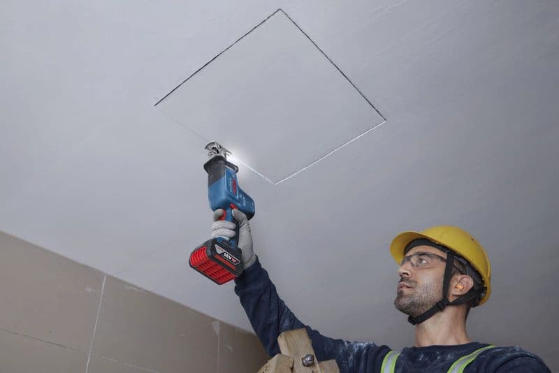Máy trang bị đèn LED chiếu sáng thông minh hỗ trợ làm việc trong điều kiện thiếu sáng