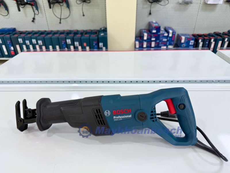 Bosch GSA 120 có thiết kế linh hoạt, thân thuôn dài