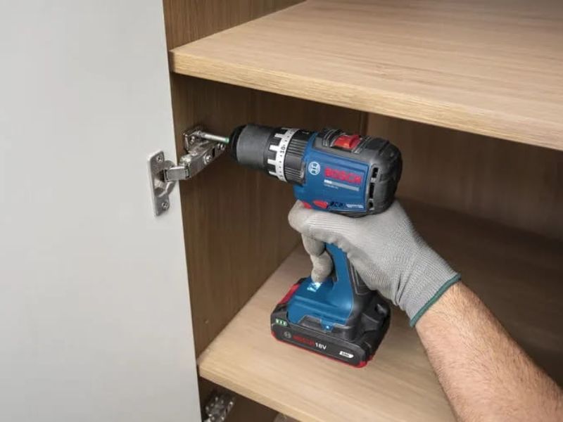 Bosch GSB 18V-52 làm việc linh hoạt trong góc hẹp