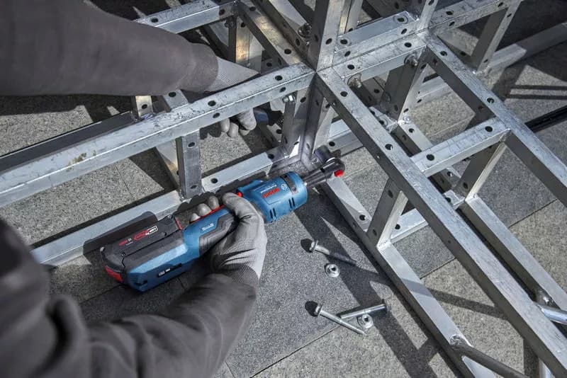 Đây là máy siết bulong Bosch phù hợp cho các công việc yêu cầu thao tác trong không gian hẹp