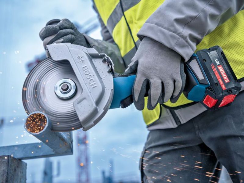  EXBA 18V-80 công suất 2400W hoạt động ổn định và bền bỉ