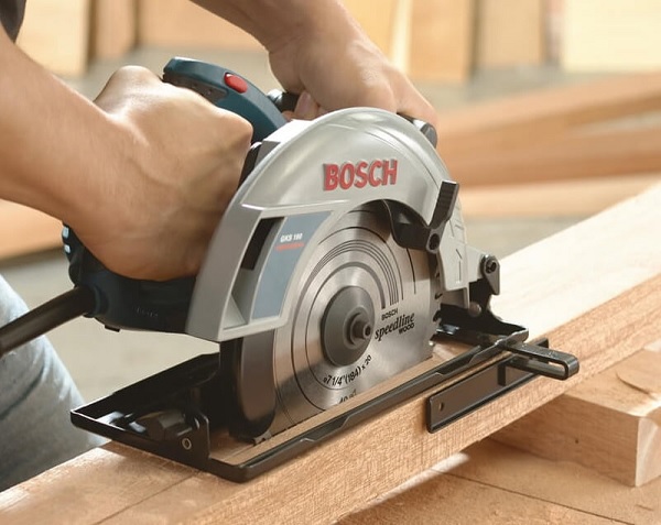 Máy cưa gỗ Bosch được sản xuất tại Trung Quốc