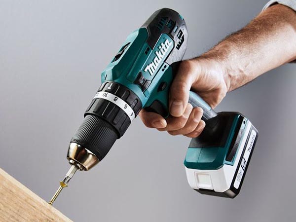 Máy khoan pin Makita khoan tốt, độ bền cao