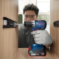 Bosch GSR 18V-52 (1 pin) thao tác dễ dàng ở vị trí hẹp 